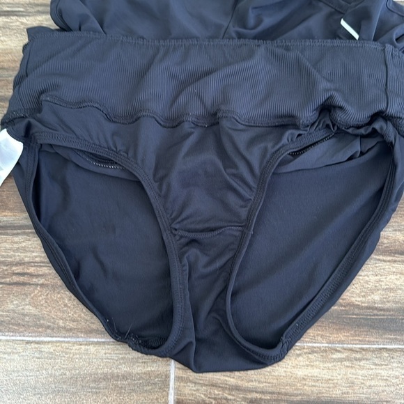 Z by Zella Black Athletic Shorts with Reflective Detail, XS - Picture 7 of 11